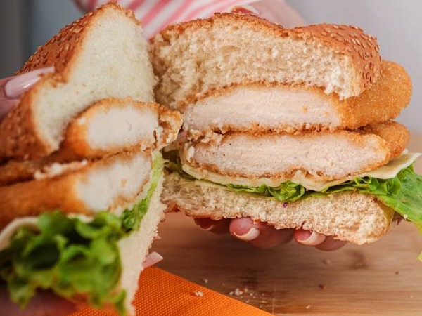Lanche Crocante com Filezinhos de Frango Empanados